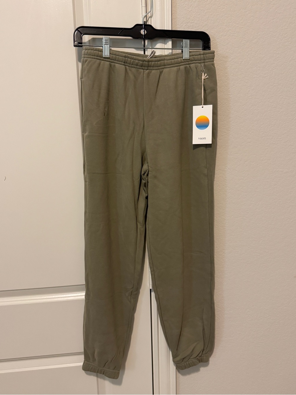 Vuori Sedona Logo Jogger size S new with tag